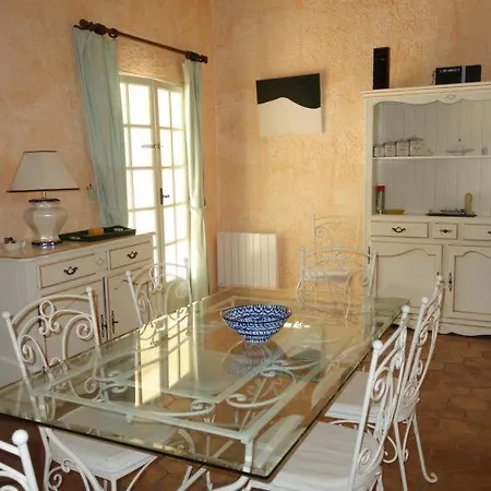 Sleeps 8 Pool Wifi Holiday home *