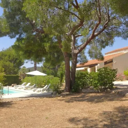 Sleeps 8 Pool Wifi Holiday home