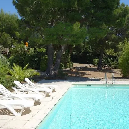 Sleeps 8 Pool Wifi Holiday home *