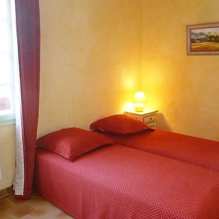 Sleeps 8 Pool Wifi Holiday home *