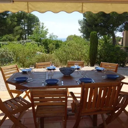 Sleeps 8 Pool Wifi Holiday home